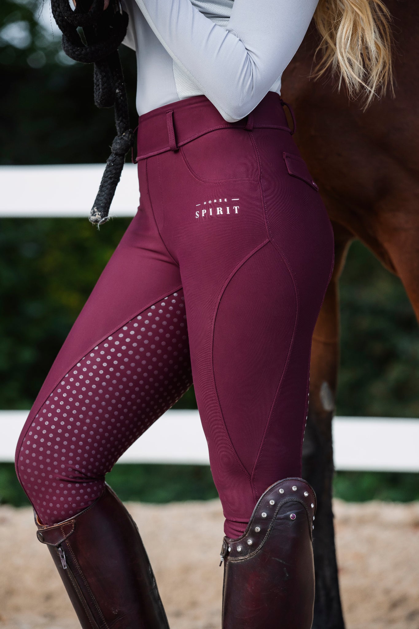 Close-up detail of the Horse Spirit Bordo Leggings - Non-slip full seat and thigh phone pocket on shiny, four-way stretch fabric.